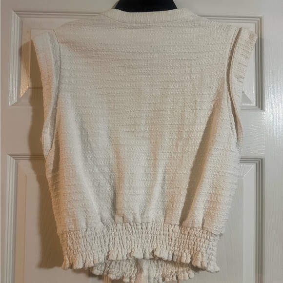 Express Cream Textured Button-Front Crop Top - Picture 7 of 7